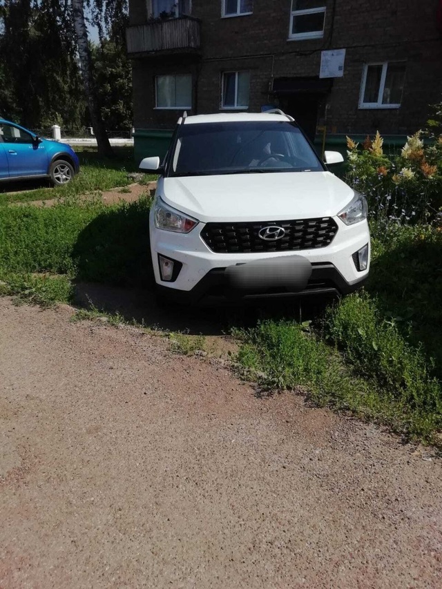 🚗 В Ишимбае штрафуют любителей парковаться на газона?...