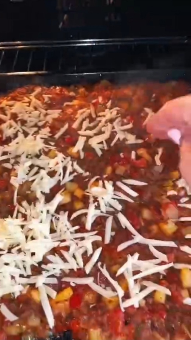 Нарезал, перемешал и в духовку убрал - вкуснейший фарш ?...