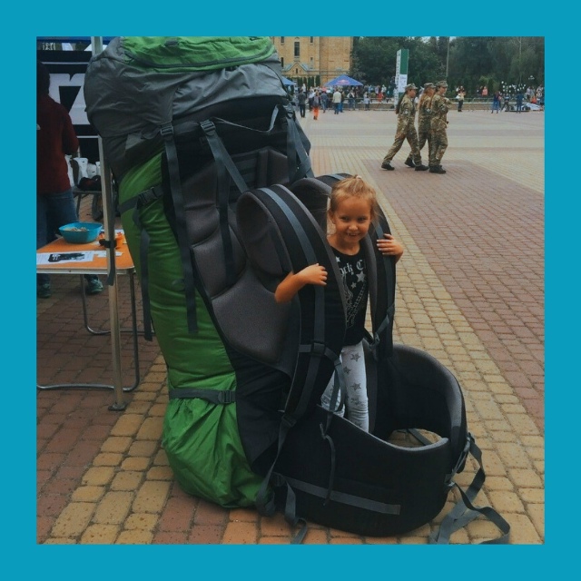 Сборы в поездку редко проходят спокойно. Кто-то бросае?...