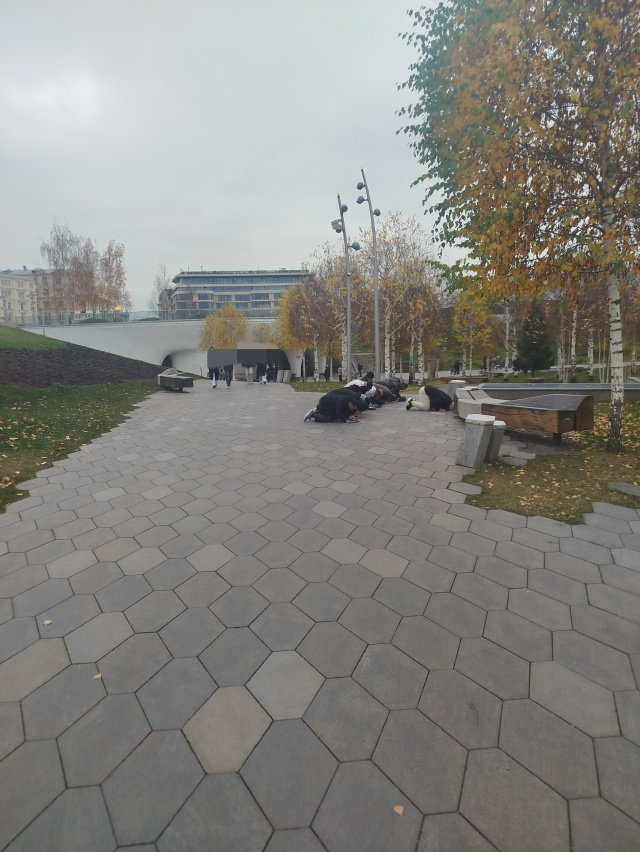 Зapядьe. (Εcли чтο, этο пapκ у Κpacнοй Πлοщaди)⁠⁠