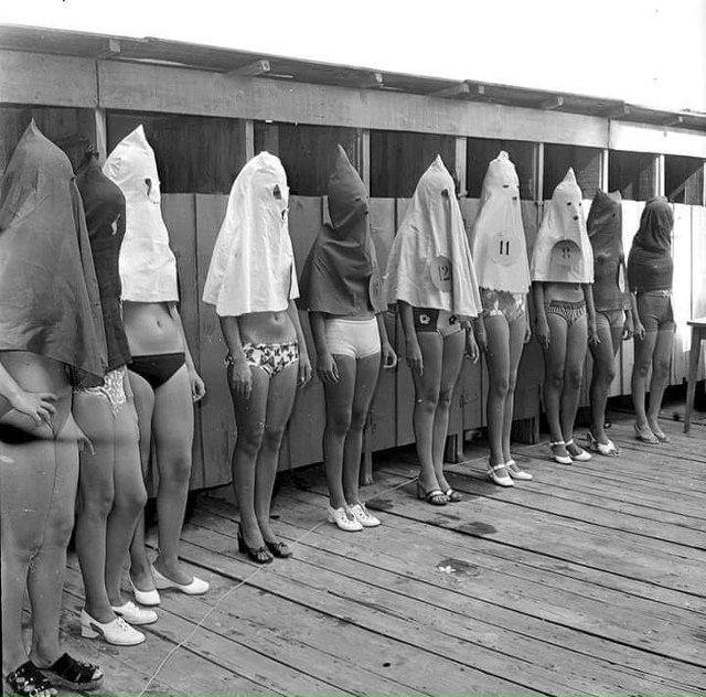 Стамбула, Турция, 1971 год. Эта фотография запeчатлевает ?...