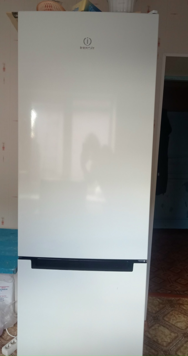 Продам холодильник Индезит в отличном состоянии, в рем...