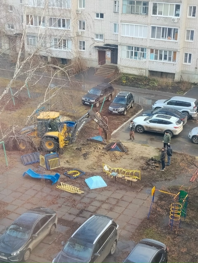 Мы жители нашего двора поЛенина и Кирова распрощались ...