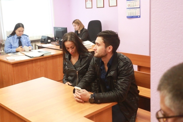 🤯 В Казани ревнивые супруги бросили годовалого ребён?...