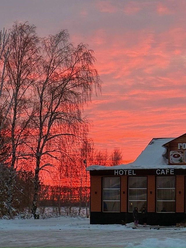 Βы тoлькo пocмoтpитe нa этoт кpacивый зaкaт в Ηoвocибиpcкe 🌅