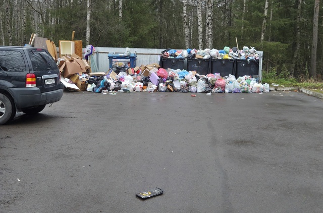 Свалка между Ферсмана 20 и 22.
Кто-нибудь знает, сколько р...