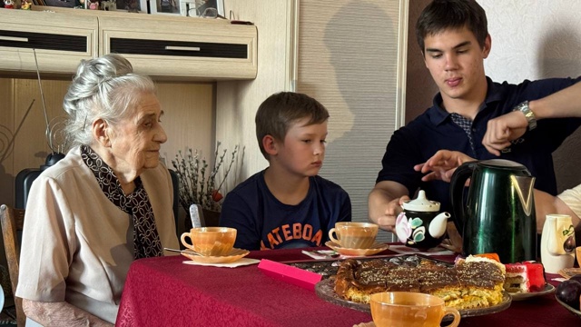 ❤100-летняя пенсионерка из Копейска pacкрыла секрет долг...
