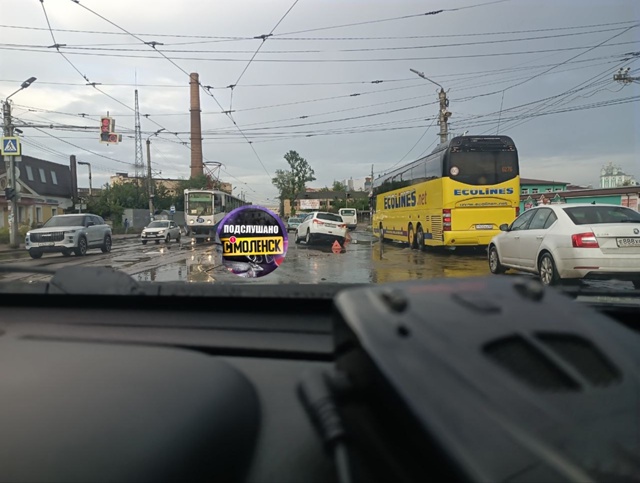 Ну вот, дождались! Сегодня машина провалилась прямо на ...