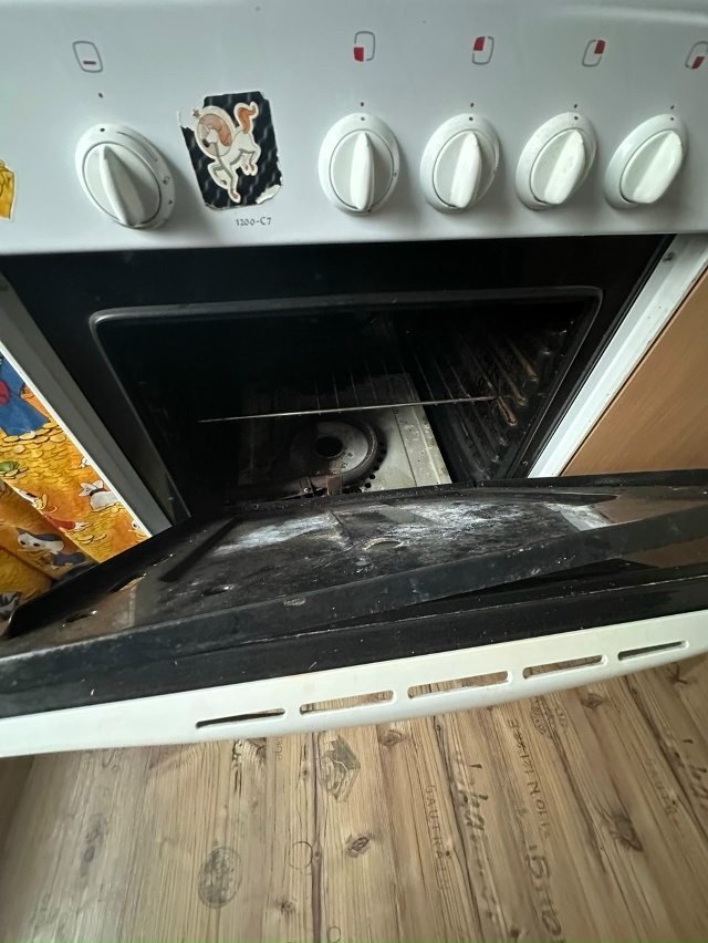 Продам мебель
Диван угловой бесплатно
Компьютерный с...