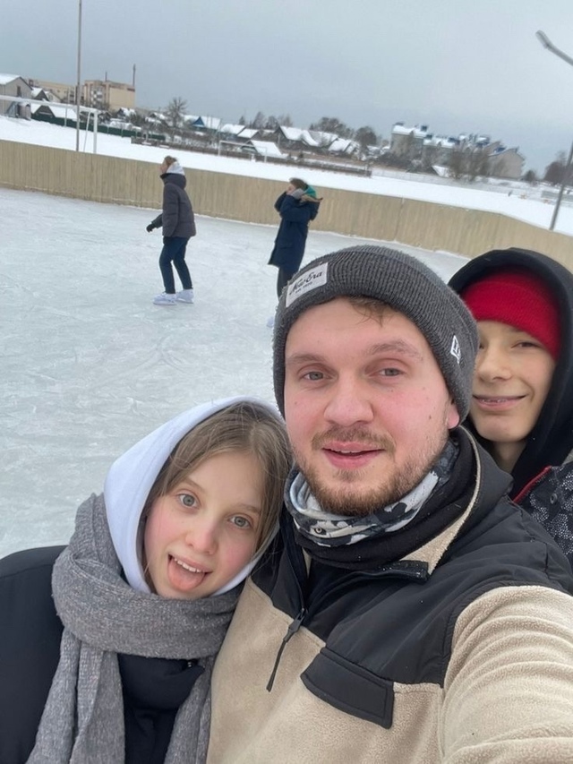 Школьник случайно спалил, что его отец изменяет матери...