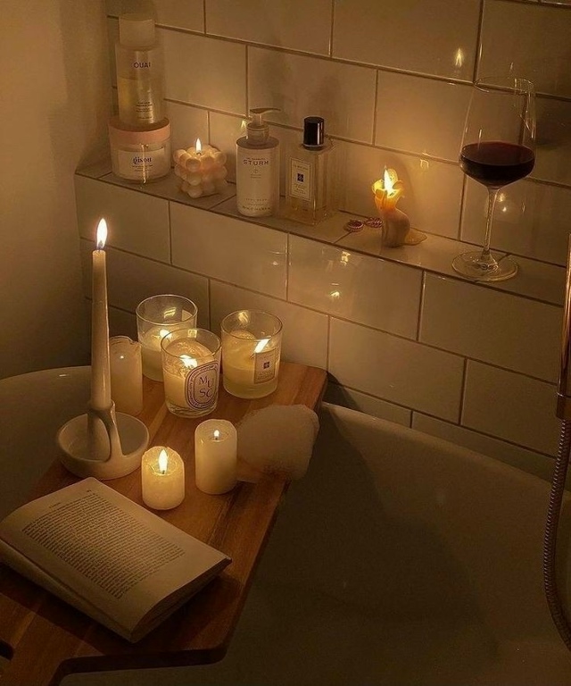 Когда очень любишь ванну и свечи.