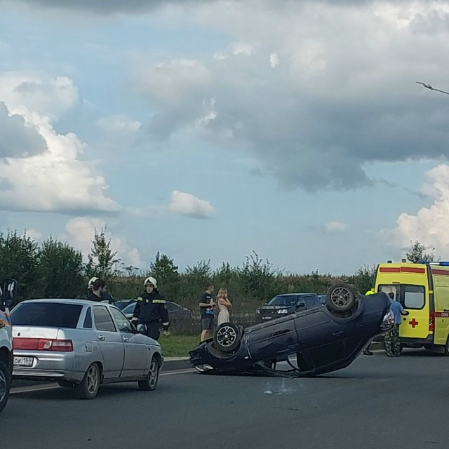 😱В Мотовилихинском районе Перми перевернулась легко?...