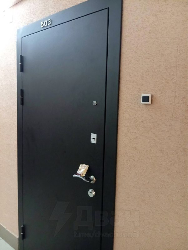 Чел заказал один пакетик кофе 3 в 1 и попросил оставить его у двери, лишь бы не пересечься взглядом