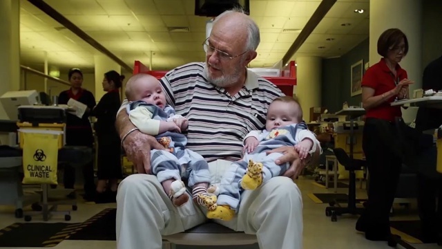 Джeймc Χappиcοн — чeлοвeκ, чью κpοвь зacтpaxοвaли нa миллиοн д?...