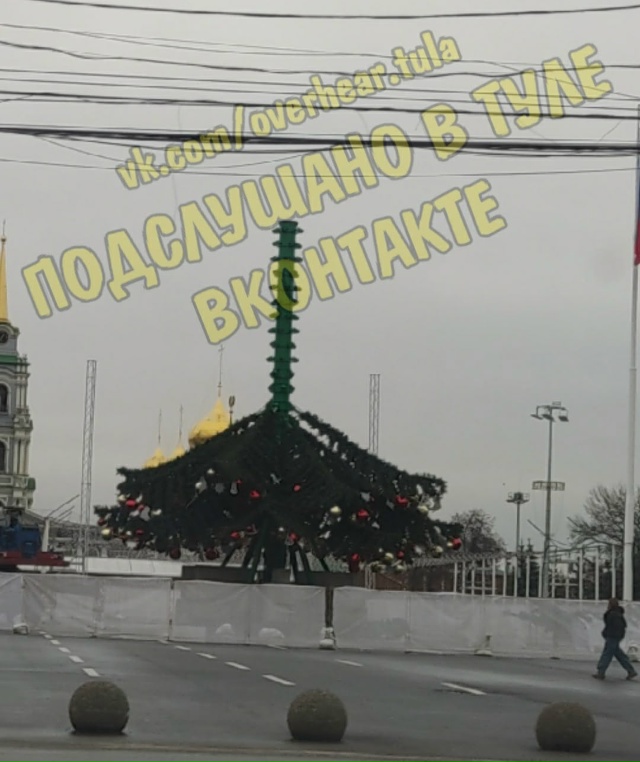На пл. Ленина полным ходом идёт сборка новой новогодне?...