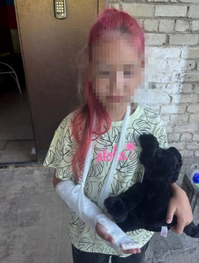 8-летняя девочка получила серьезные травмы в детском л?...