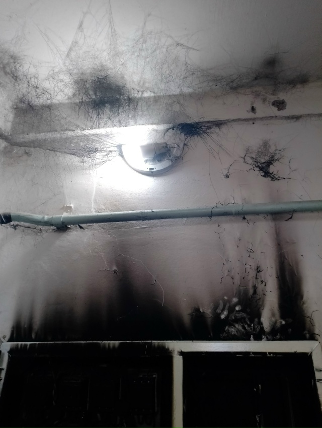 Локомотивная 15 загорелся щиток... Посетителей было мно?...