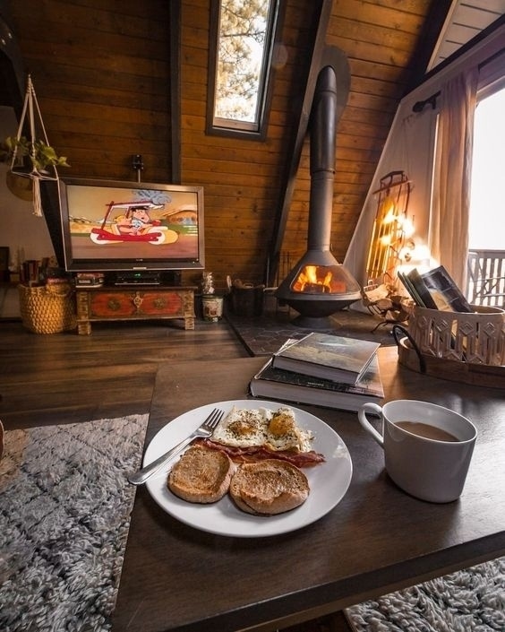 Совсем скоро мы укутаемся в пледы, разожжём камины и бу...