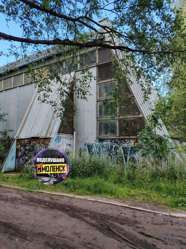 На улице Попова есть всеми забытое спортивное здание 