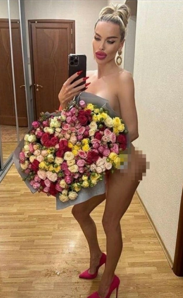 😳 Нынешняя мода у девушек просто поражает
Но ещё сил...