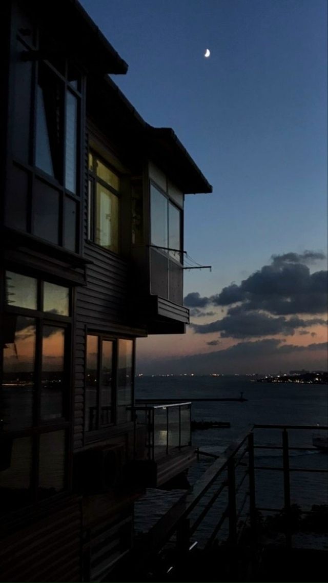 Счастье можно найти даже в темные времена, если не забы...