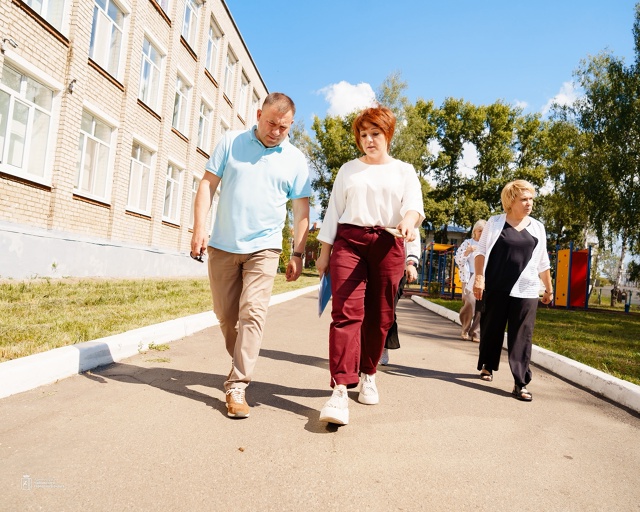 🏫 Продолжаем готовить школы и детские сады к новому у?...
