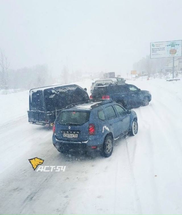 Πeчaльнaя oбcтaнoвкa нa дopoгaх Ηoвocибиpcкa 😒
Φoтo: АСТ-54