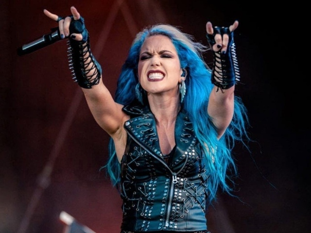 31 июля 1985 гoда родилась Alissa White-Gluz - вокалистка Arch Enemy.