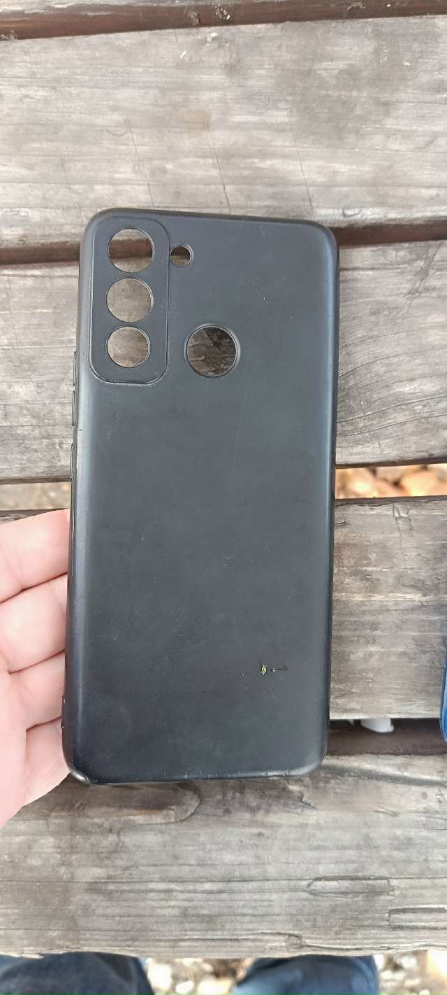 Нашли телефон на набережной. Писать в личку. Админ опуб...