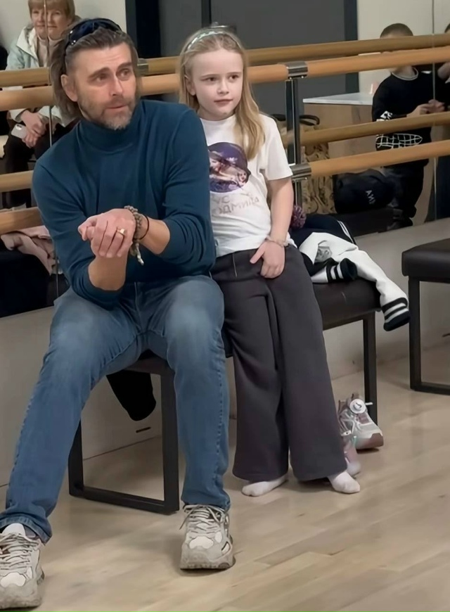 Свежие кадры Петра Чернышёва с дочерью Милой
Пётр Че?...