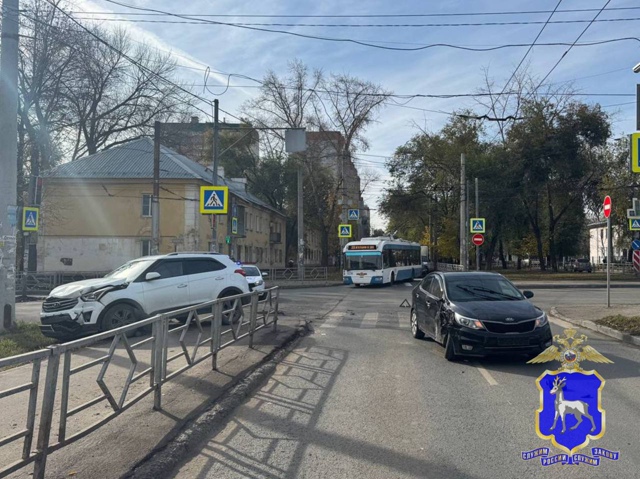 ❗️ В Самаре женщина на Hyundai Creta проехала на красный све...