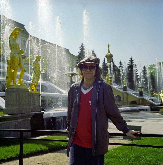 🎹 Элтон Джон побывал в Петергофе в 1979 году
В рамках с...