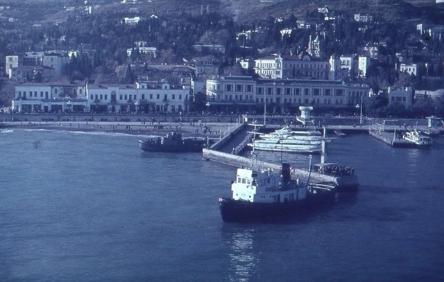 Ялтинский порт, 1960–1970-е годы.
Жизнь кипела, работа шла ?...