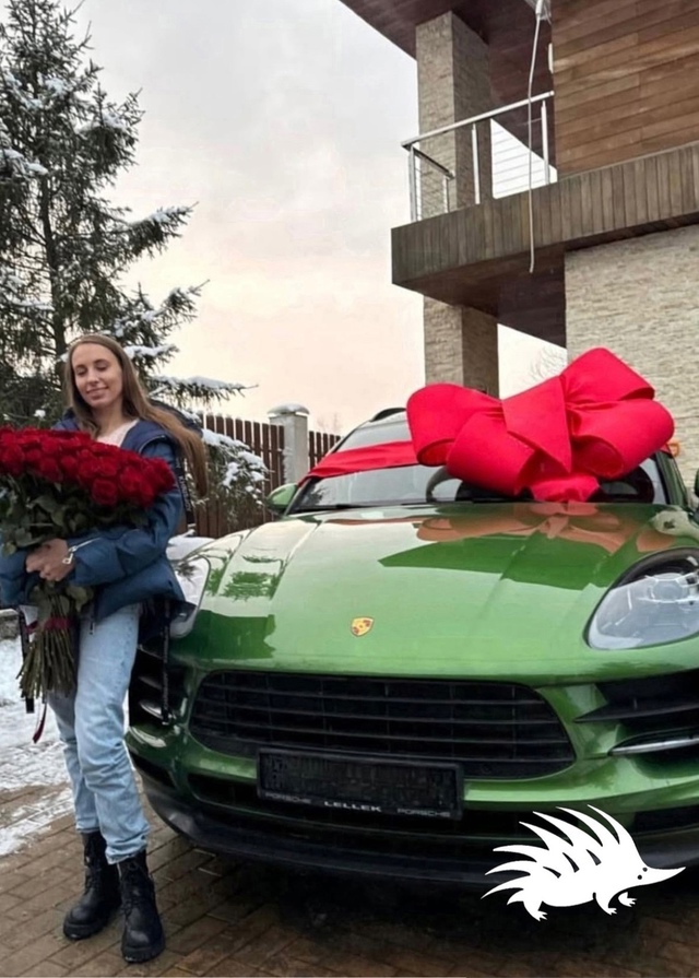 Вика Складчикова похвасталась шикарным подарком ко Дн...