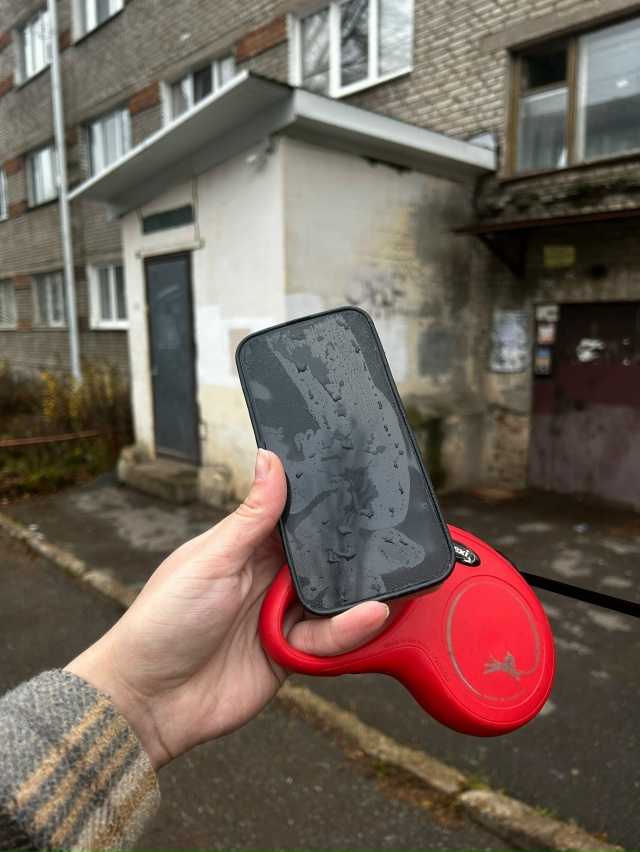 Нашла телефон возле 2 подъезда общаги на Бульваре Слав?...