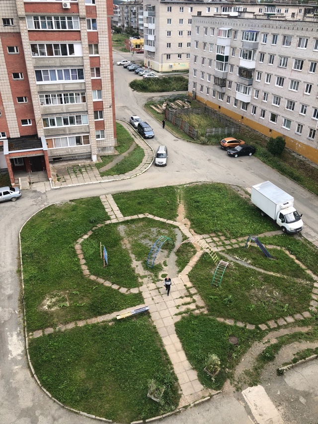 Так выглядит двор дома Машинастроителей 28 ,давно не бы?...