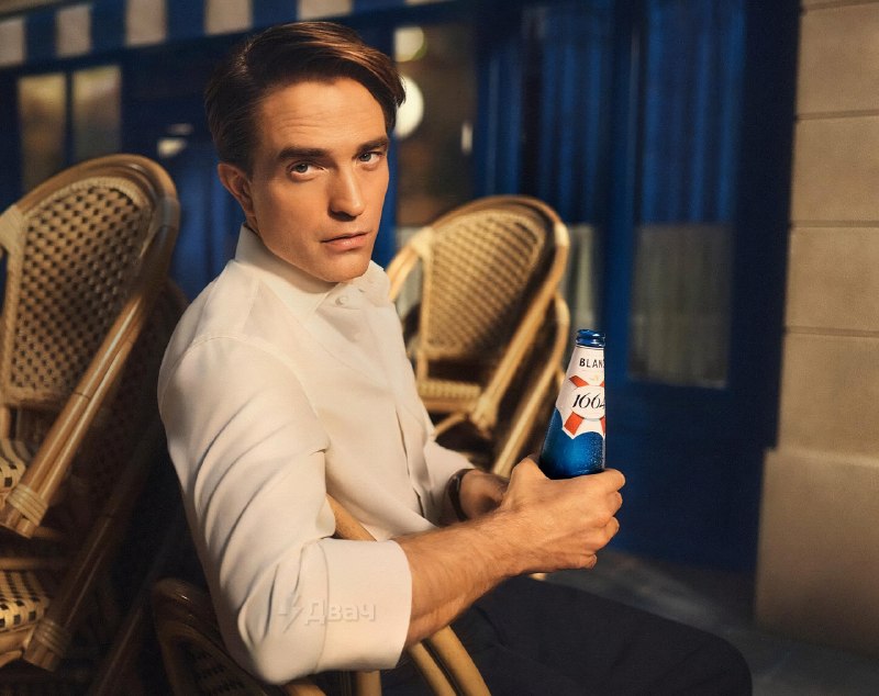 Роберт Паттинсон стал лицом французского пива 1664 Blanc от Kronenbourg
Актёр уже снялся в стилёвой