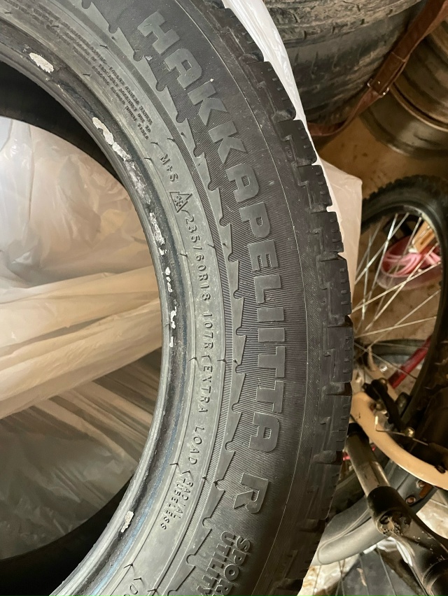 Продам резину,липучка.Комплект 11 т.Все вопросы по теле?...