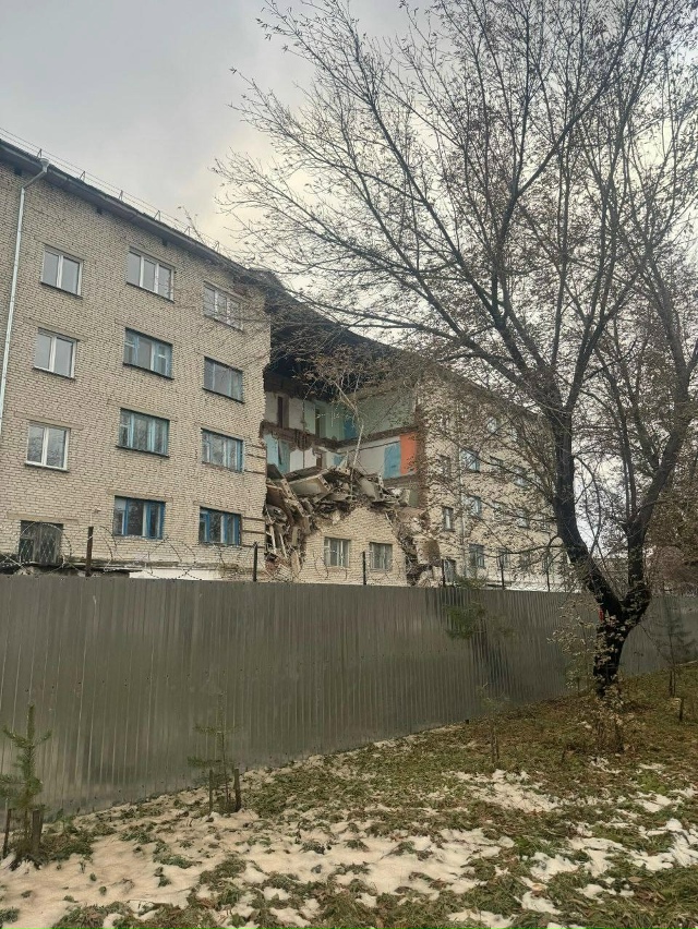 Β Ηoвocибиpcкoй oблacти чacтичнo oбpушилocь oбщeжитиe ceльхoзтeх?...