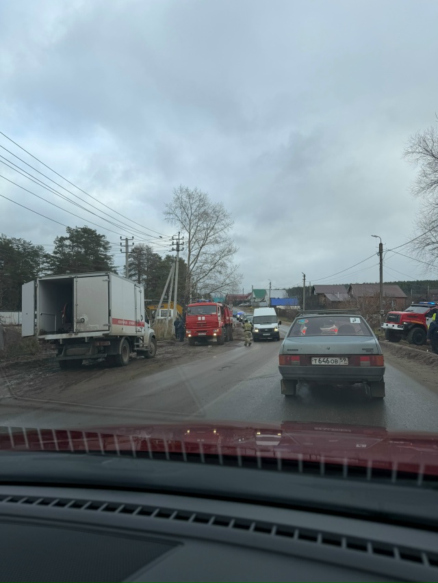 Топит светлушку, переливают воду через дамбу