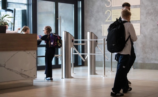 В Общественной палате сочли Россию готовой к школам с 1...