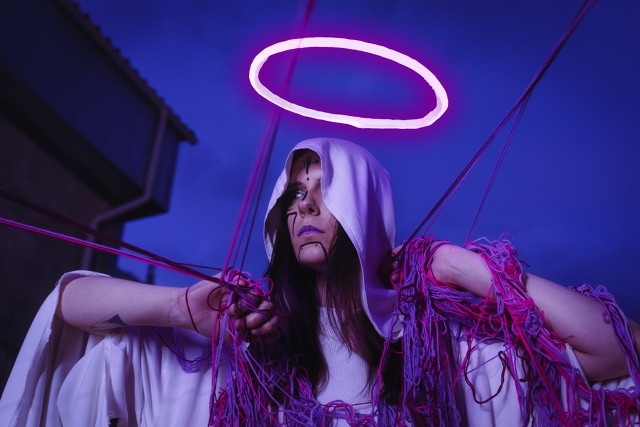 Закрываю глаза и дышу
Песню поёт хризантема
Сиреневый ...