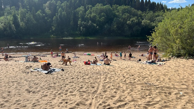 Пляж на Лесобазе прямо сейчас. Почти как в Анапе ?