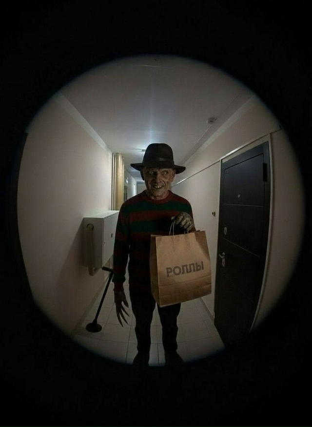 Заказали с женой роллы на Е.Славского. Мало того, что ку...