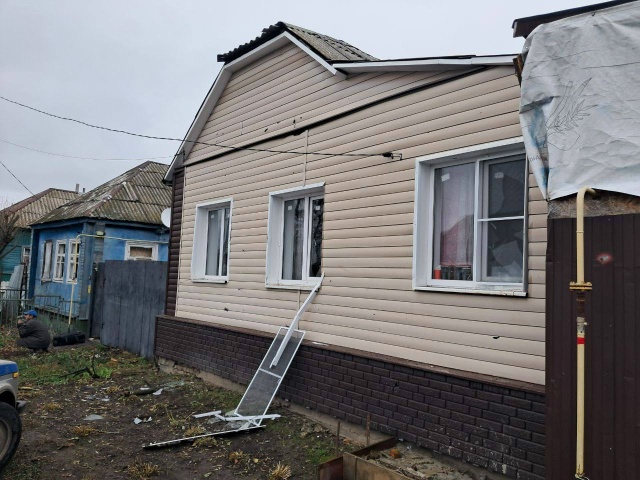 6 домов и 2 автомобиля повреждены во Льгове
БПЛА атаков...