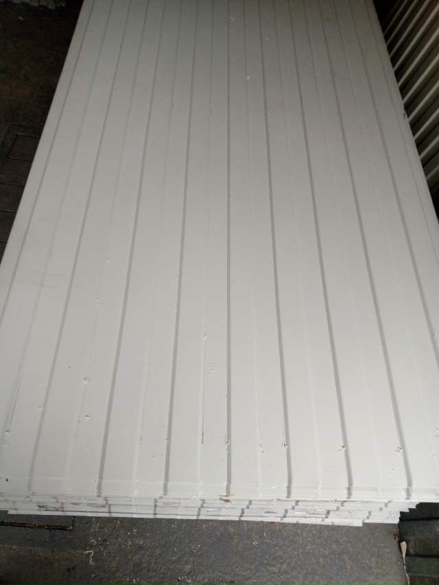 В продаже толстый
профильный окрашенный лист не конди?...