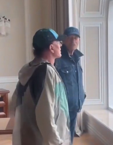 Леонтьев замечен в Москве после ухода со сцены😅
Изве...