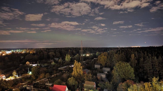 Северное сияние в Подмосковье видно прямо сейчас
Фото...