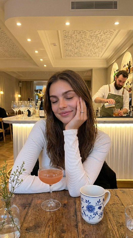 В X обсуждают две сгенерированные картинки: одна сделана в Nano Banana, другая — в новой Nano Banana