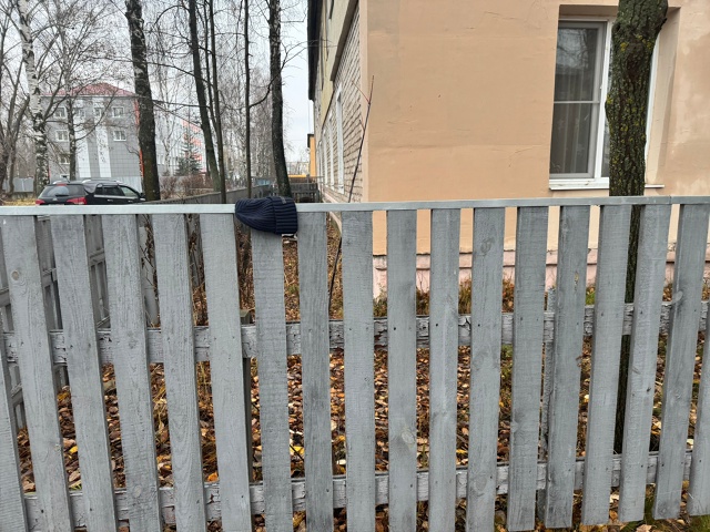 Доброе утро. Чей- то ребенок утром потерял шапку около 3...